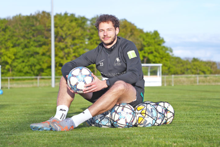 Le banc de touche en guise de divan