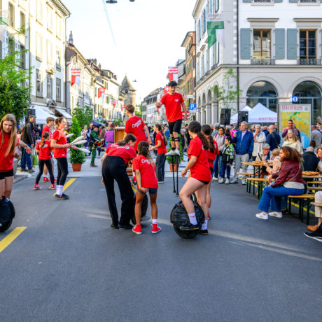 La rue Louis-de-Savoie peut à nouveau pavoiser