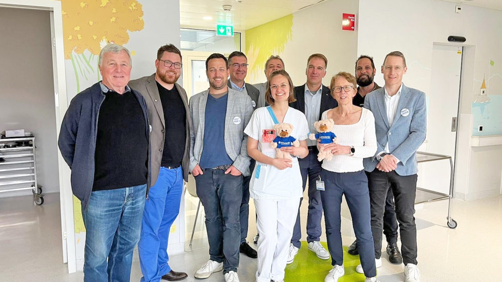 Plus de 100 oursons en peluche offerts aux enfants malades