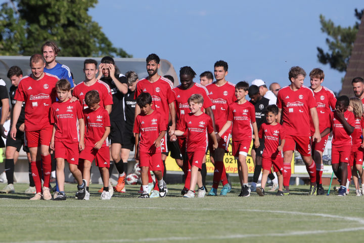 Aubonne, le 18 juin 2025. Football 3me ligue, finales. Le FC Chne Aubonne reoit le FC Vignoble. Entre des artistes.©Franois Moesching