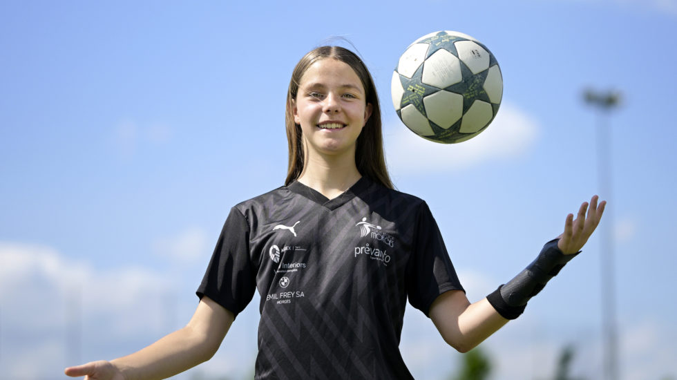 Eva Rentsch brille avec les garçons de Foot Région Morges
