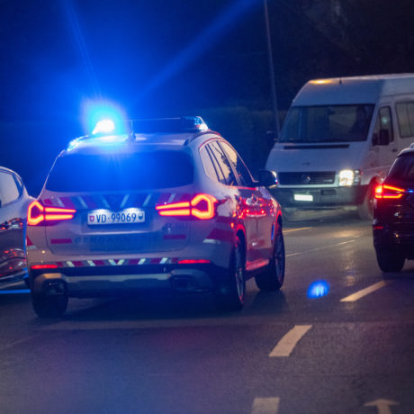 Course-poursuite: policier percuté, tir et suspect arrêté à Saint-Prex