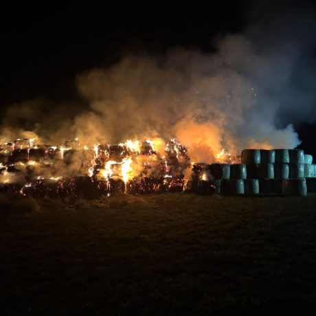 Des centaines de balles de paille ont brûlé à Pampigny