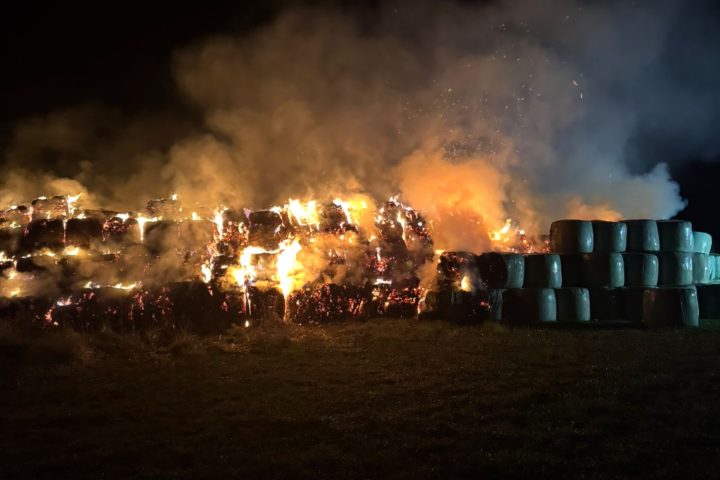 Des centaines de balles de paille ont brûlé à Pampigny