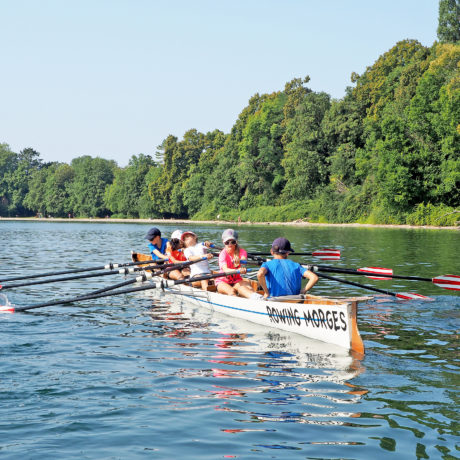 Des jeunes s’initient à l’aviron à Morges