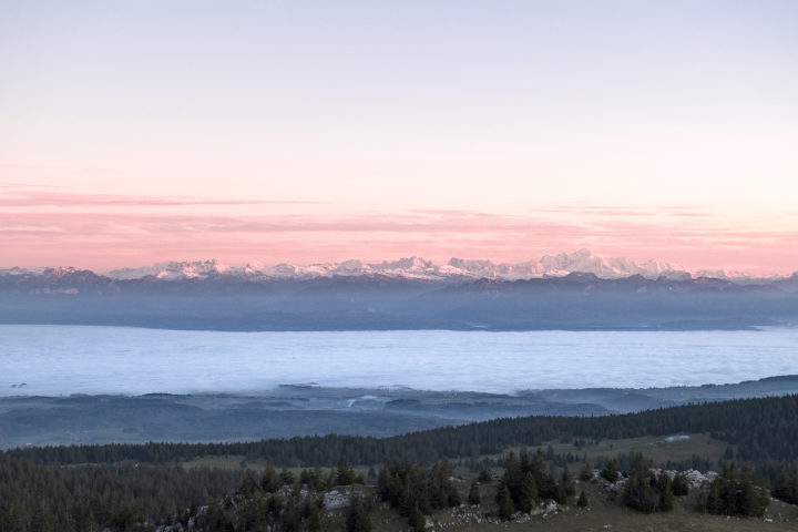 Ça ira mieux demain… Un drapeau suisse sur le Mont-Blanc?