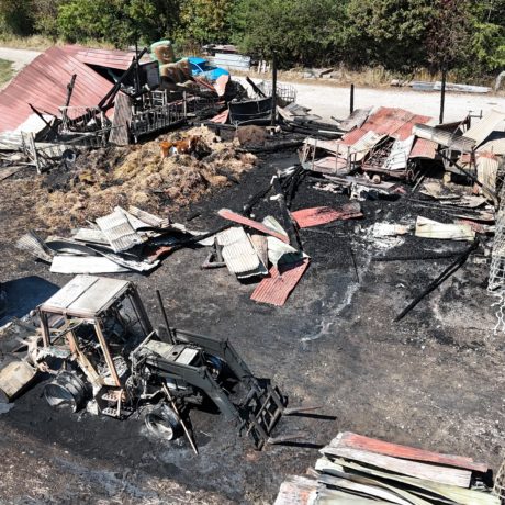 Le feu détruit un hangar agricole à Cuarnens