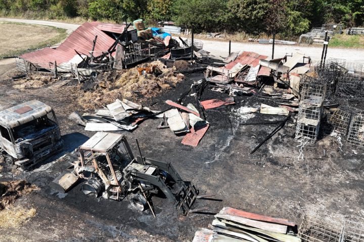 Le feu détruit un hangar agricole à Cuarnens