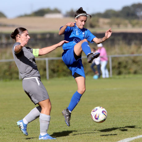 La pluie perturbe les matchs, pas le leader