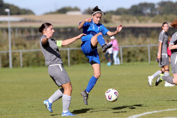 La pluie perturbe les matchs, pas le leader
