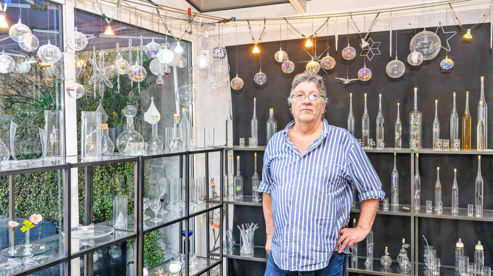 À Echandens, il façonne Noël au souffle et à la flamme