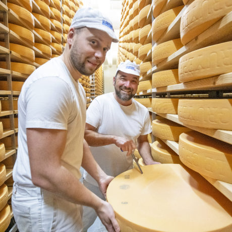 Leur Gruyère sera servi aux autorités