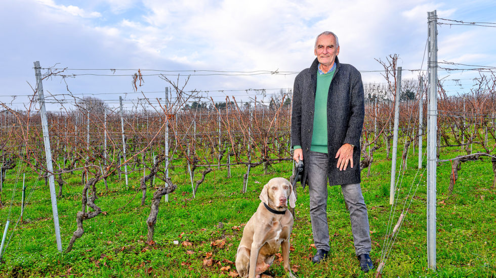 Il veille à ce que le débat soit serein