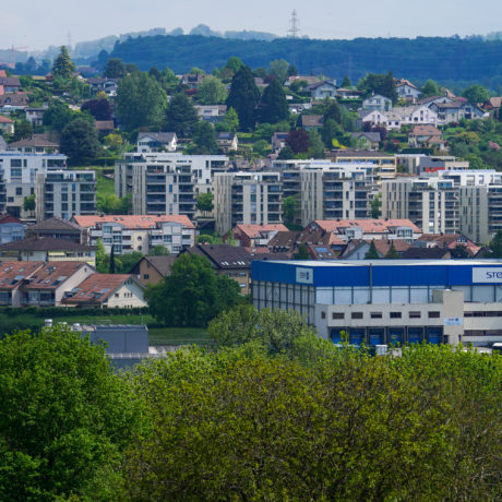 Trois blocs ambitieux en lice pour les élections