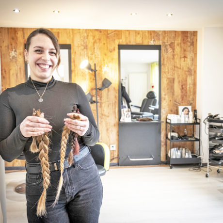 Après le drame de Crans-Montana, des mèches synonymes d’espoir