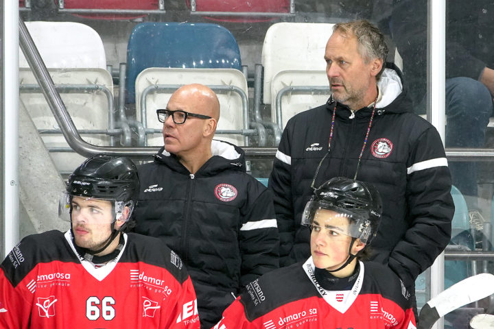 Malgré une certaine abnégation compte tenu des moyens à disposition, les hockeyeurs de Forward sont embourbés depuis mi-décembre. Photo: Moesching.