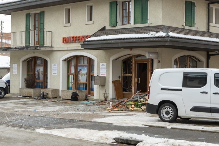 Le bancomat explosé à Bière reste une énigme