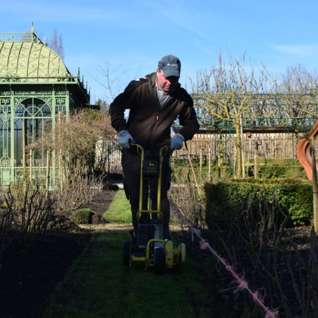 Au Château de Vullierens, les jardiniers s’affairent avant la rentrée