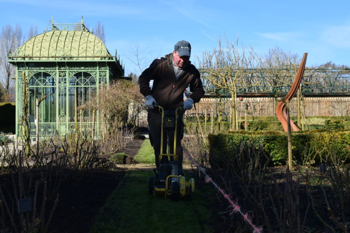 Au Château de Vullierens, les jardiniers s’affairent avant la rentrée