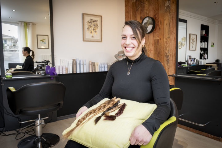 Les dons de cheveux sont nombreux dans plusieurs salons de coiffure de la région.