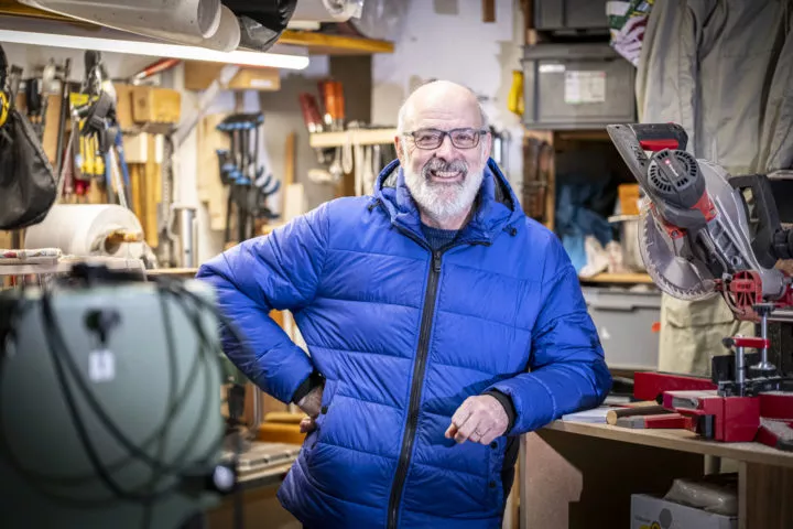 Des bâtiments au village en général