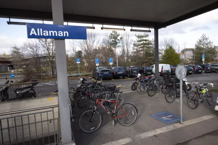 Un jeune de 15 ans traverse les voies et meurt percuté par un train à Allaman