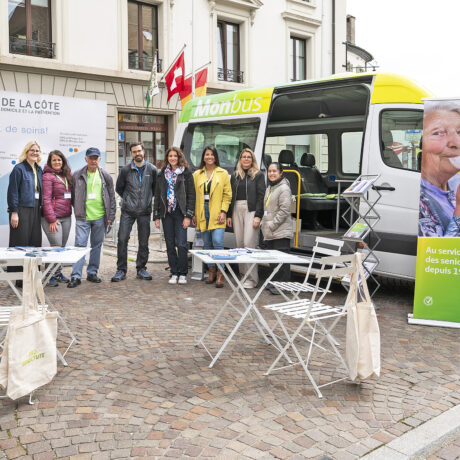 Le minibus de Pro Senectute Vaud roule pour aider les seniors avec leurs finances