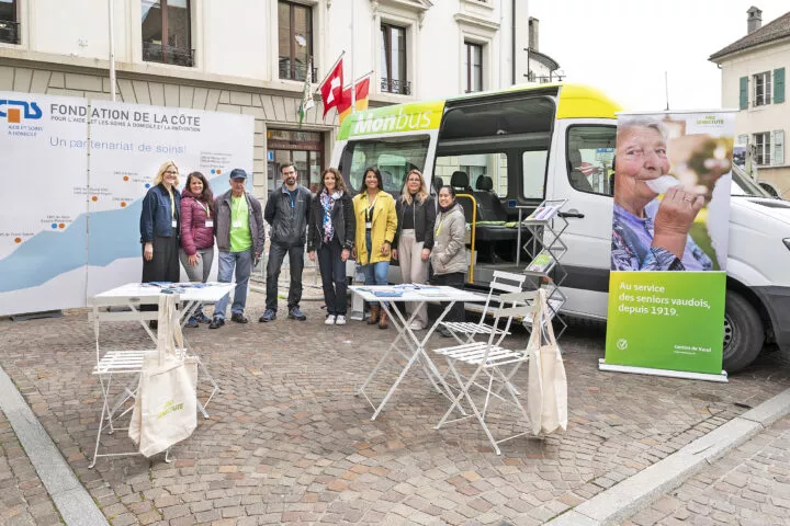Le minibus de Pro Senectute Vaud roule pour aider les seniors avec leurs finances