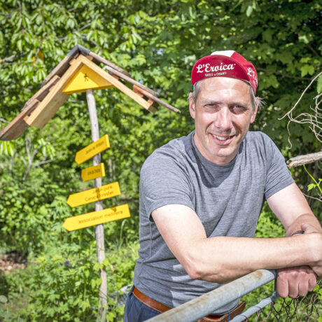 L&rsquo;apiculteur qui met ses convictions dans un bocal de miel