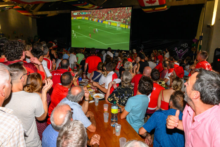 Revivez le match de la Suisse depuis les fan zones du district
