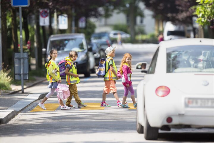 Des patrouilleurs veillent sur les enfants