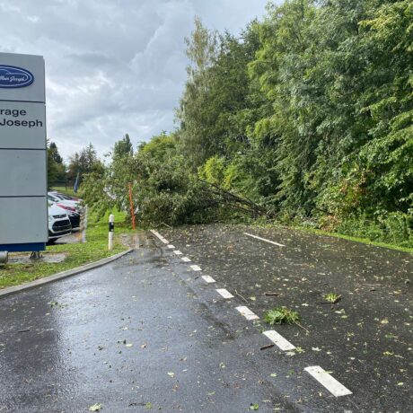Une tempête éclair ferme quelques routes dans le district