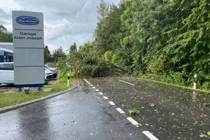 Une tempête éclair ferme quelques routes dans le district