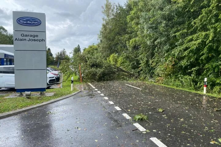 Une tempête éclair ferme quelques routes dans le district