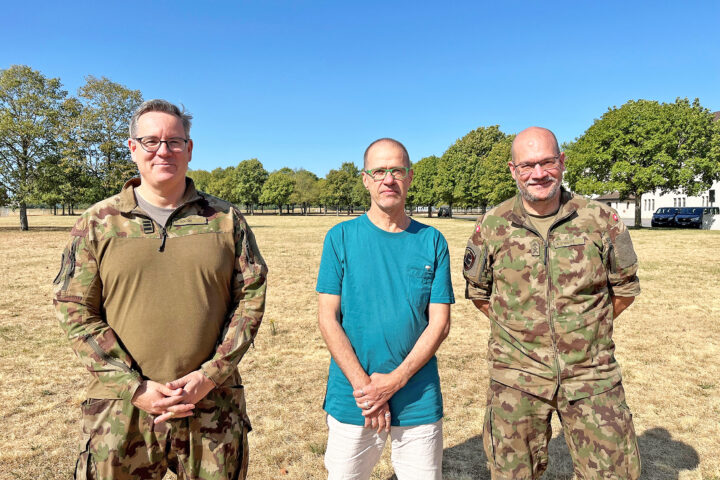 Sur la place d&rsquo;armes de Bière, l&rsquo;Armée vit au rythme de la nature