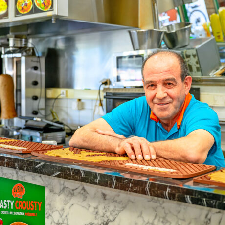 Gourmand, il régale avec son kebab