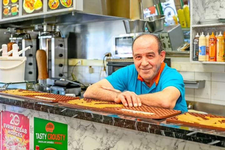 Gourmand, il régale avec son kebab