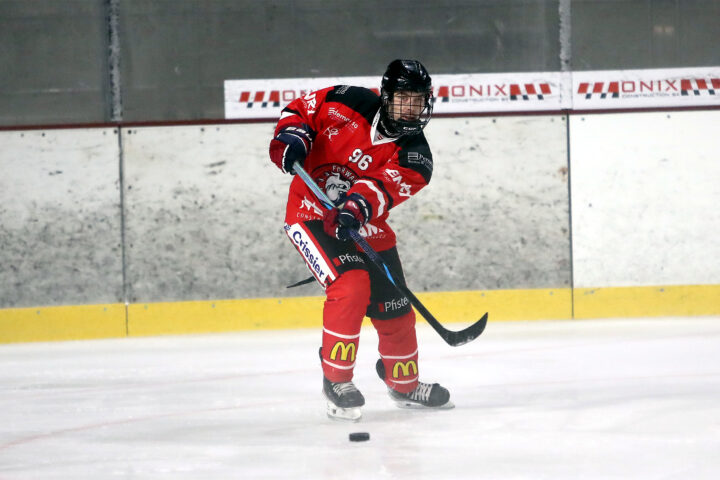 Les Bulldogs tiennent leur première victoire de la saison