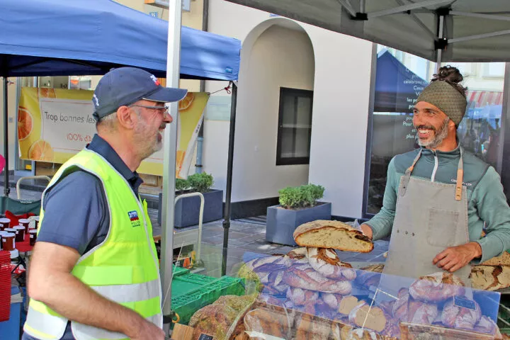 Le marionnettiste derrière le Grand Marché de Morges