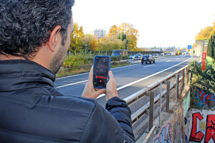 Notre enquête sur le bruit de l'autoroute a demandé de longues heures de travail. Photo: Rempe